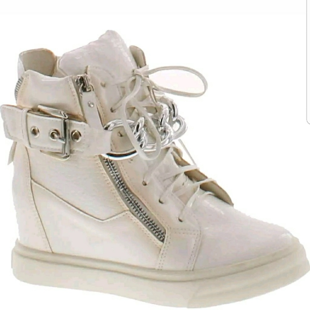 Brand new cream patent leather looking sneaker